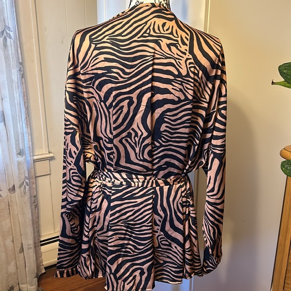 Boohoo Zebra Print Wrap Top Size 22 New With Tags - Picture 8 of 12